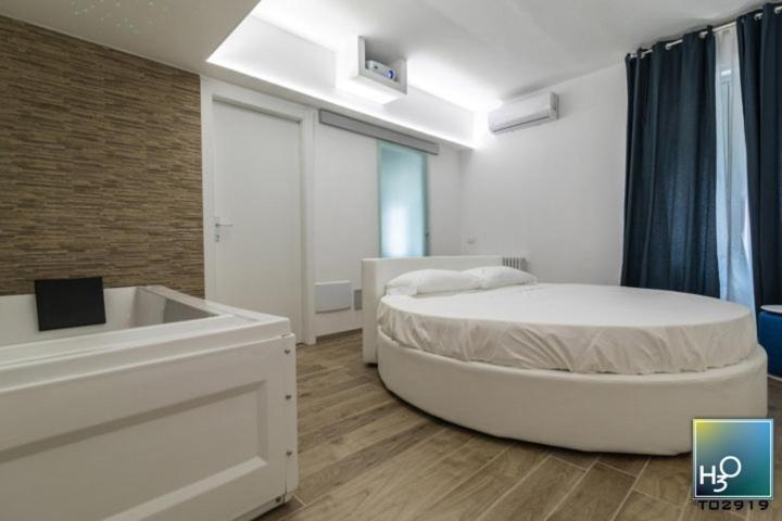 H3O Lago Di Garda Desenzano del Garda Room photo